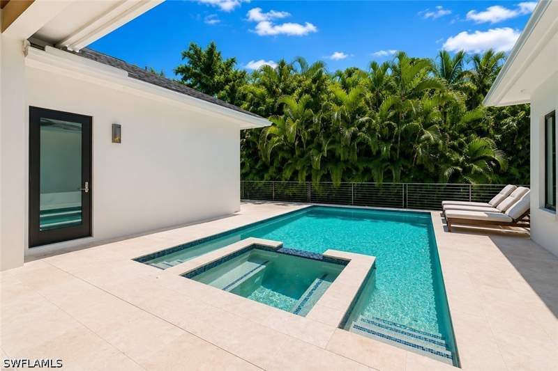 5 bedroom SingleFamilyResidence at 1364 Cypress Woods Dr, Cypress Woods Estates, Naples — photo 5