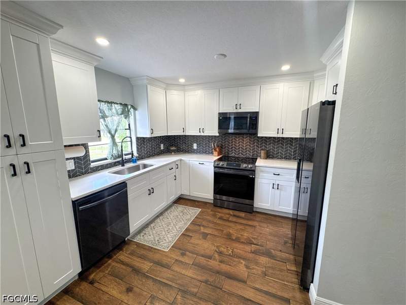 2 bedroom SingleFamilyResidence at 1019 Wyomi Dr, Whiskey Creek Terrace, Fort Myers — photo 4