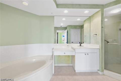 420 Cove Tower Dr 804, Naples FL - photo 20 of 50