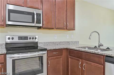3739 Crofton Ct, Fort Myers FL - photo 6 of 41