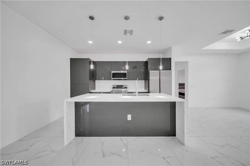 4 bedroom SingleFamilyResidence at 325 Paulcrest Ave, Lehigh Acres, Lehigh Acres — photo 5