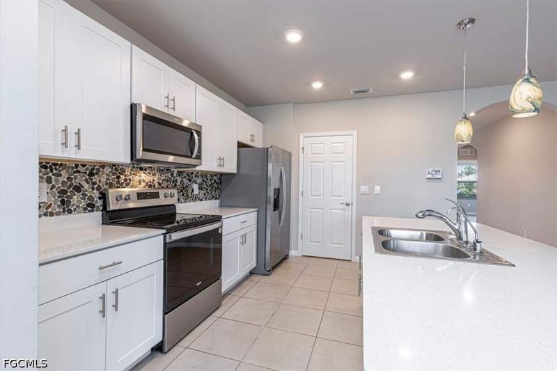 3 bedroom SingleFamilyResidence at 1806 NW 21st Ter, Cape Coral, Cape Coral — photo 4