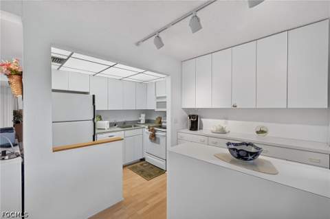 1250 Tennisplace Ct E22, Sanibel FL - photo 6 of 26