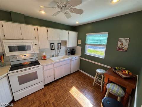1515 Edgewater Cir, Fort Myers FL - photo 10 of 37