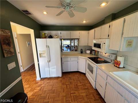 1515 Edgewater Cir, Fort Myers FL - photo 11 of 37