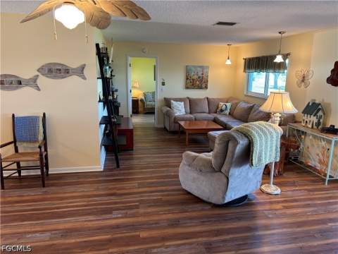 1515 Edgewater Cir, Fort Myers FL - photo 17 of 37
