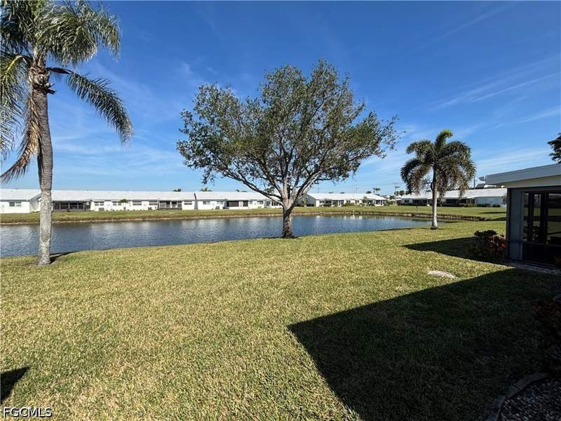 3 bedroom Attached at 1515 Edgewater Cir, Myerlee Park Homes Condo, Fort Myers — photo 2