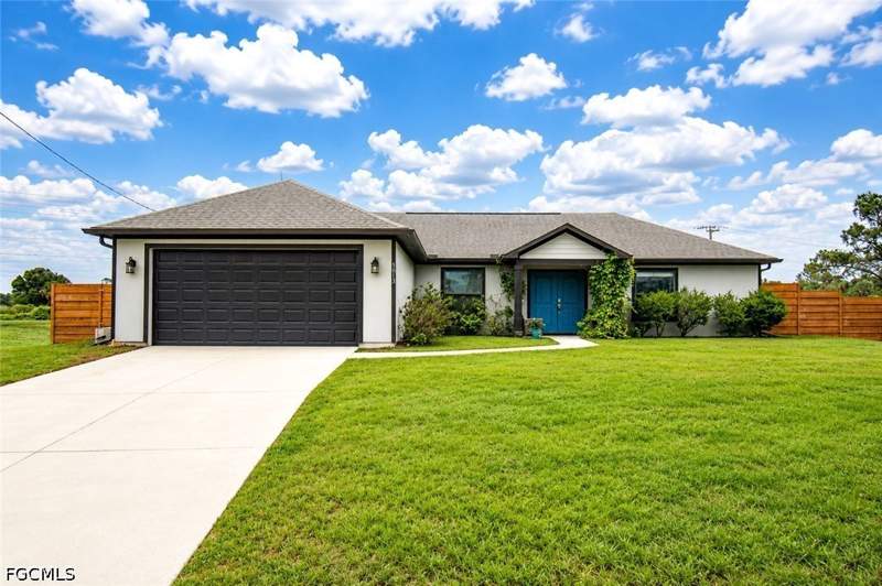 4 bedroom SingleFamilyResidence at 5013 Dania Cir, Port Labelle, Labelle — photo 2