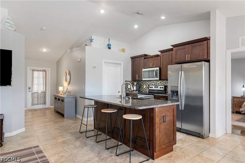 3 bedroom SingleFamilyResidence at 152 Nicholas Pkwy E, Cape Coral, Cape Coral — photo 4