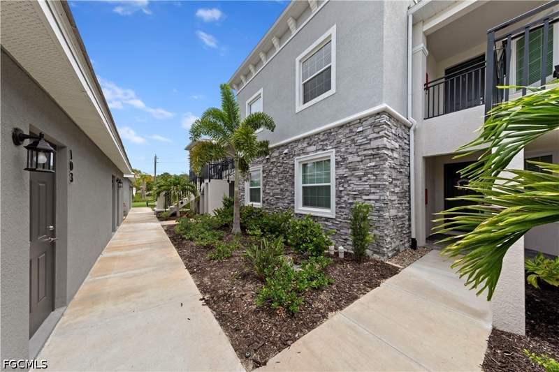 2 bedroom Condominium at 11790 Venetian Lagoon Dr 103, Esplanade Lake Club, Fort Myers — photo 3
