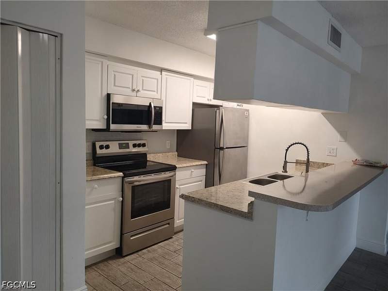 2 bedroom Condominium at 5311 Summerlin Rd 1109, Mystic Gardens, Fort Myers — photo 3