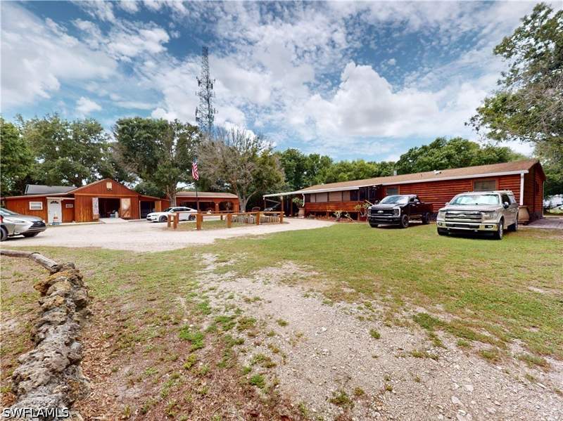 4 bedroom ManufacturedHome at 17021 Shelby Ln, North Fort Myers, North Fort Myers — photo 2
