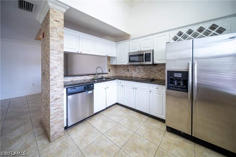 3 bedroom Condominium at 3407 Winkler Ave 304, Renaissance Village, Fort Myers — photo 3