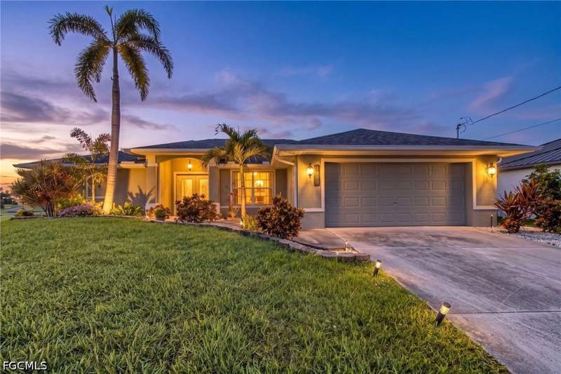 3 bedroom SingleFamilyResidence at 1305 SW 24th St, Cape Coral, Cape Coral — photo 2