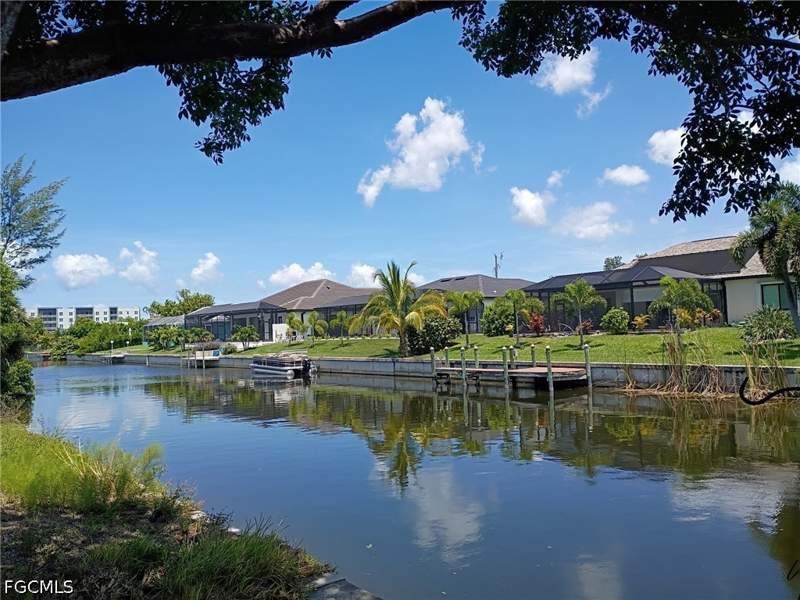 3 bedroom SingleFamilyResidence at 1305 SW 24th St, Cape Coral, Cape Coral — photo 3