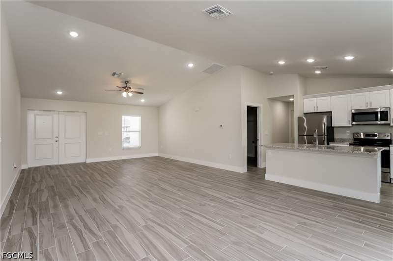 3 bedroom SingleFamilyResidence at 688 Manhattan St E, Lehigh Acres, Lehigh Acres — photo 2