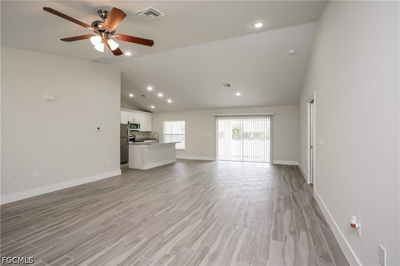 3 bedroom SingleFamilyResidence at 688 Manhattan St E, Lehigh Acres, Lehigh Acres — photo 4