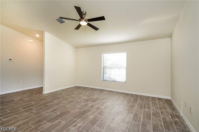 3 bedroom SingleFamilyResidence at 911 NE 9th St, Cape Coral, Cape Coral — photo 2
