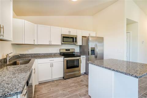 911 NE 9th St, Cape Coral FL - photo 6 of 15