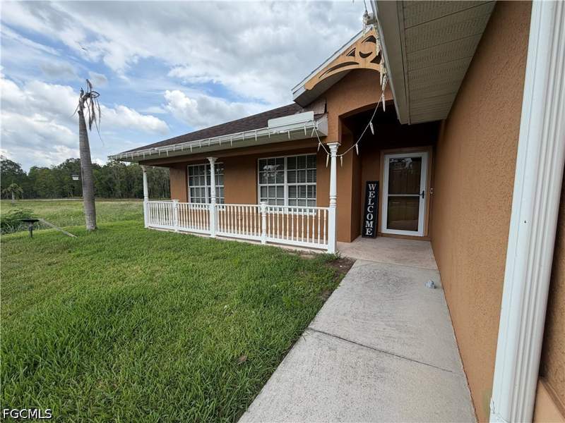 4 bedroom SingleFamilyResidence at 446 Jaipur Dr, Mirror Lakes, Lehigh Acres — photo 2