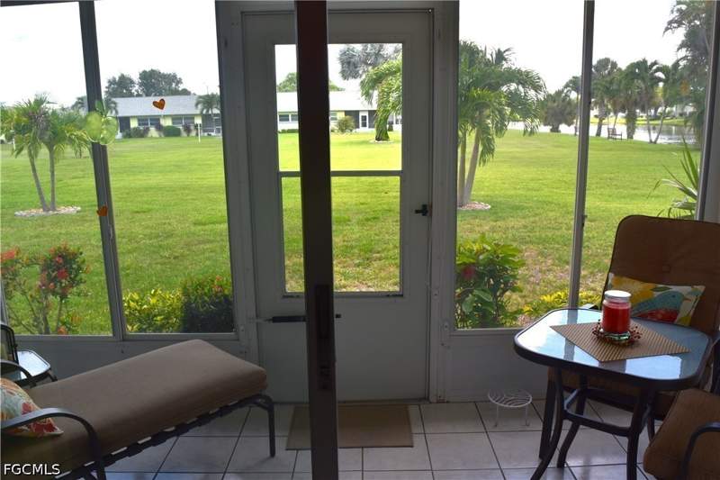 2 bedroom SingleFamilyResidence at 6801 Lake McGregor Cir, Hawaiian So, Fort Myers — photo 2