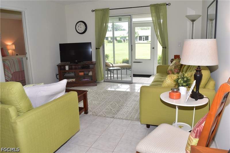 2 bedroom SingleFamilyResidence at 6801 Lake McGregor Cir, Hawaiian So, Fort Myers — photo 4