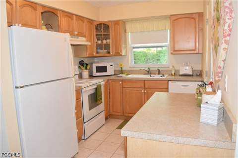 6801 Lake McGregor Cir, Fort Myers FL - photo 6 of 33