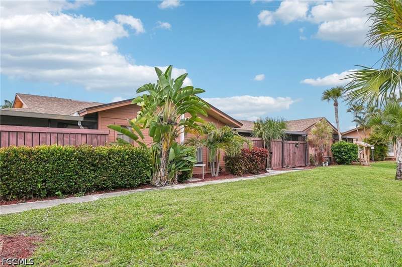 3 bedroom Attached at 17327 Birchwood Ln, Royal Woods, Fort Myers — photo 5