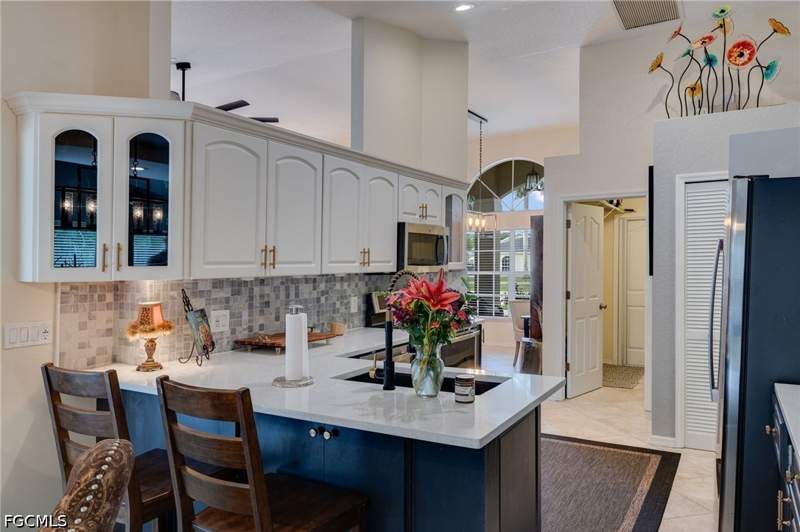 3 bedroom SingleFamilyResidence at 7903 Eagles Flight Ln, Eagle Ridge, Fort Myers — photo 3