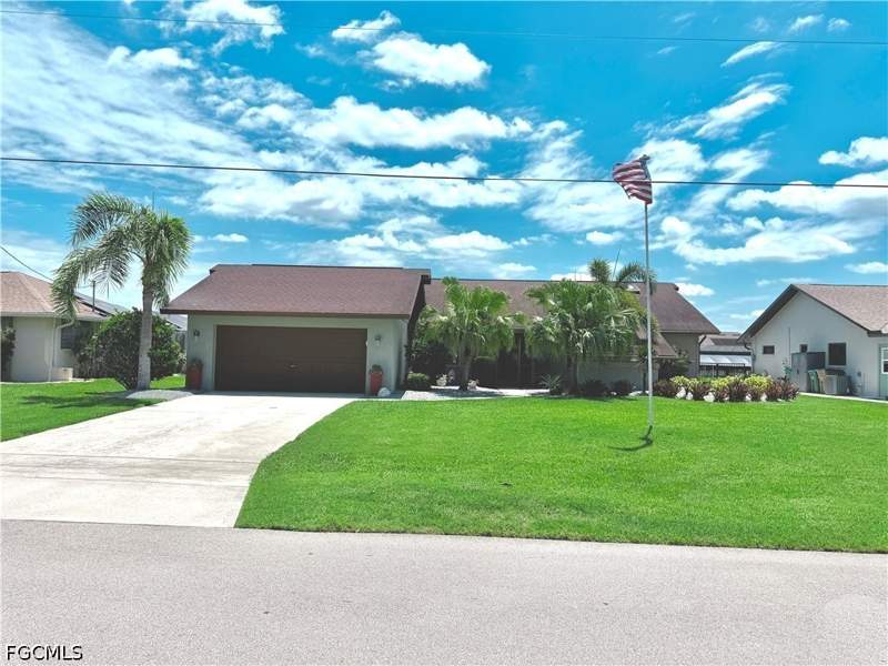 3 bedroom SingleFamilyResidence at 919 SE 20th Ct, Cape Coral, Cape Coral — photo 2