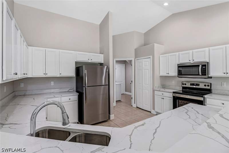 5 bedroom SingleFamilyResidence at 4490 10th St NE, Golden Gate Estates, Naples — photo 4