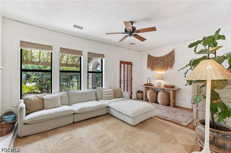 4 bedroom SingleFamilyResidence at 1717 Sunset Pl, Foleys Highland Park, Fort Myers — photo 4