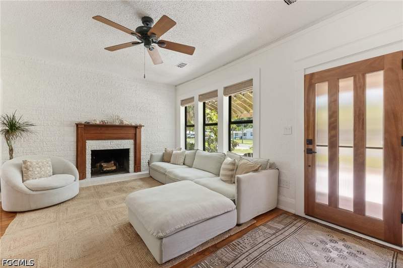 4 bedroom SingleFamilyResidence at 1717 Sunset Pl, Foleys Highland Park, Fort Myers — photo 5