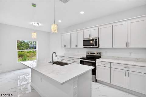810 Jackson Ave, Lehigh Acres FL - photo 11 of 34