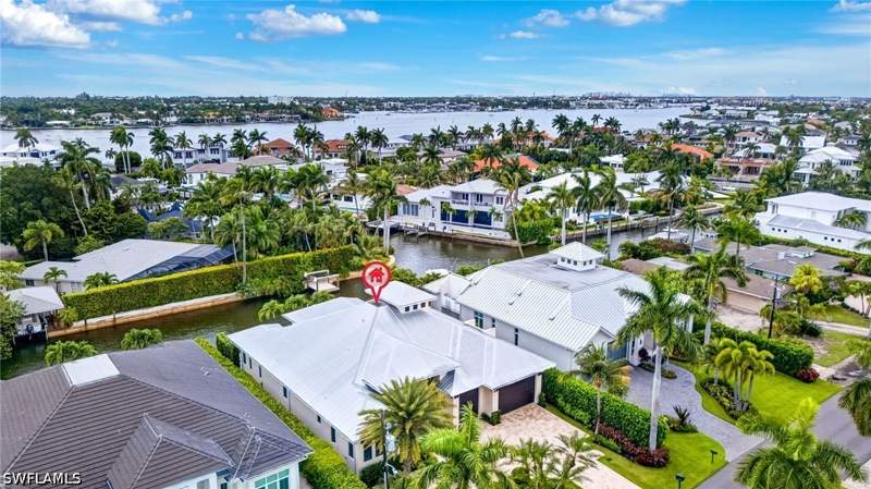 4 bedroom SingleFamilyResidence at 2140 Tarpon Rd, Royal Harbor, Naples — photo 4