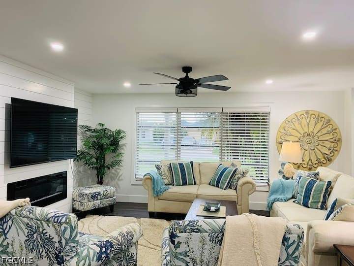 3 bedroom SingleFamilyResidence at 1111 SE 31st St, Cape Coral, Cape Coral — photo 2