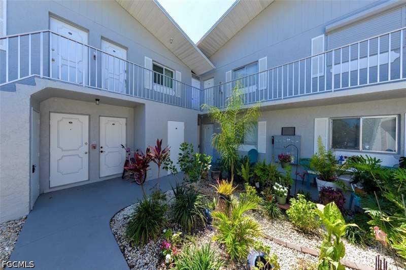 1 bedroom Condominium at 8101 Country Rd 201, Gladiolus Gardens Condo Assn, Fort Myers — photo 2