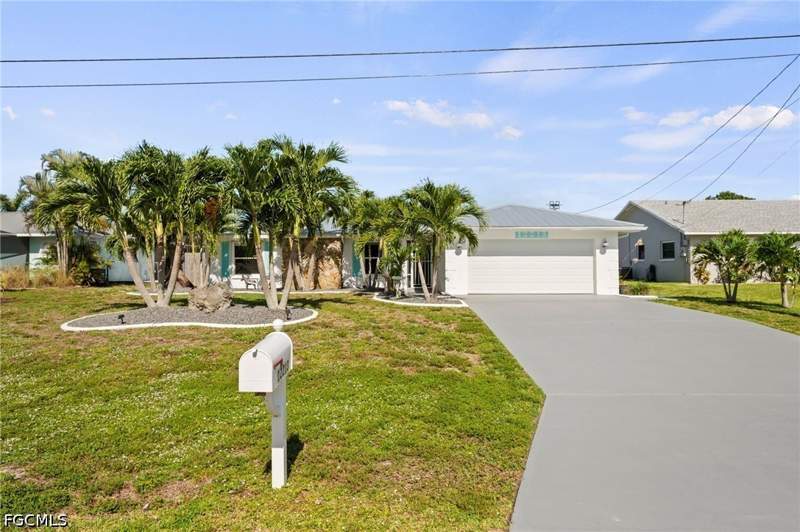 3 bedroom SingleFamilyResidence at 12213 Star Shell Dr, Matlacha Isles, Matlacha Isles — photo 3