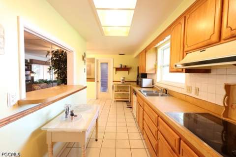 5227 Glade Ct, Cape Coral FL - photo 13 of 34