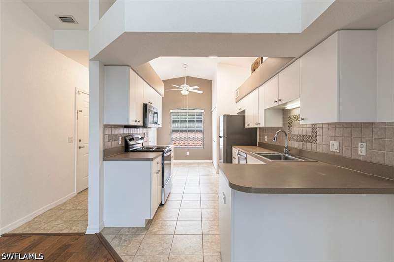 2 bedroom Condominium at 26670 Rosewood Pointe Dr 201, Gardens At Bermuda Links, Bonita Springs — photo 5