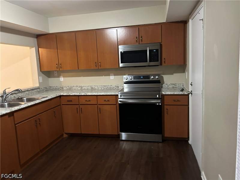 3 bedroom SingleFamilyResidence at 405 SW 43rd Ln, Cape Coral, Cape Coral — photo 3