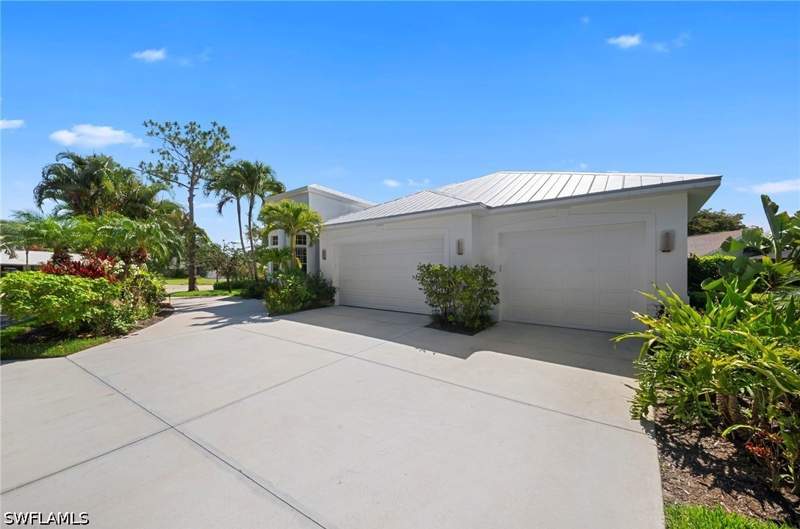 4 bedroom SingleFamilyResidence at 3951 Preserve Way, Fountain Lakes, Estero — photo 2