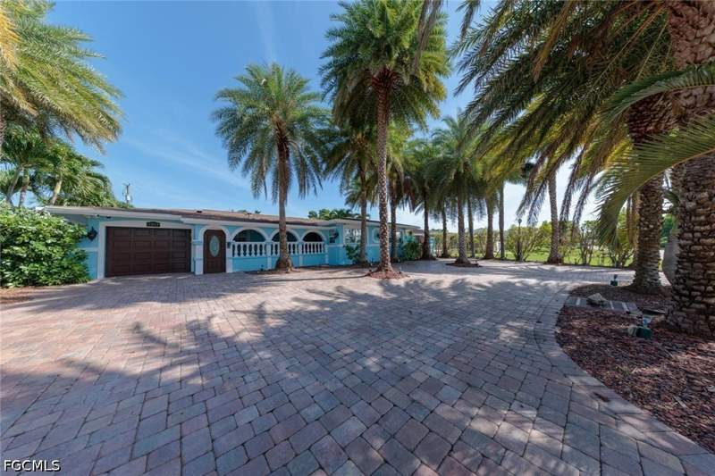 3 bedroom SingleFamilyResidence at 1013 SE 44th St, Cape Coral, Cape Coral — photo 3
