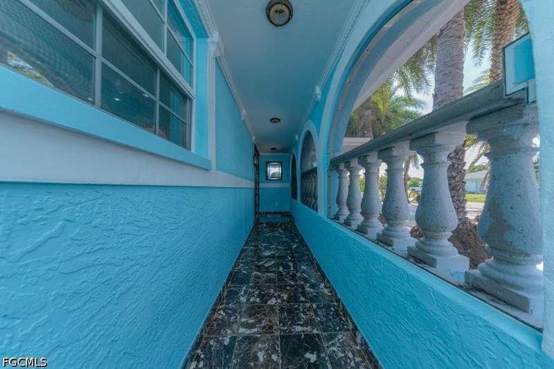 3 bedroom SingleFamilyResidence at 1013 SE 44th St, Cape Coral, Cape Coral — photo 4