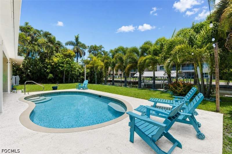 3 bedroom SingleFamilyResidence at 5118 York Ct, Yacht Club, Cape Coral — photo 2
