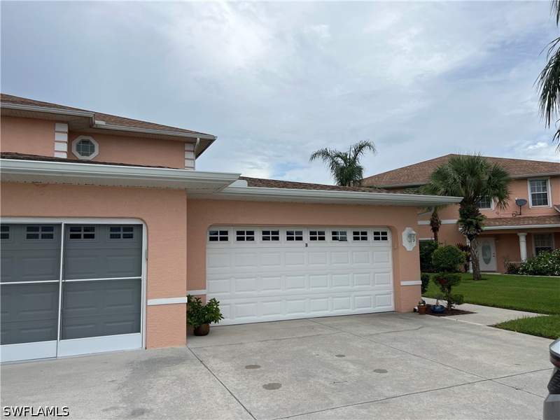 3 bedroom Townhouse at 20068 Lake Vista Cir N 2D, Kings Green, Lehigh Acres — photo 2