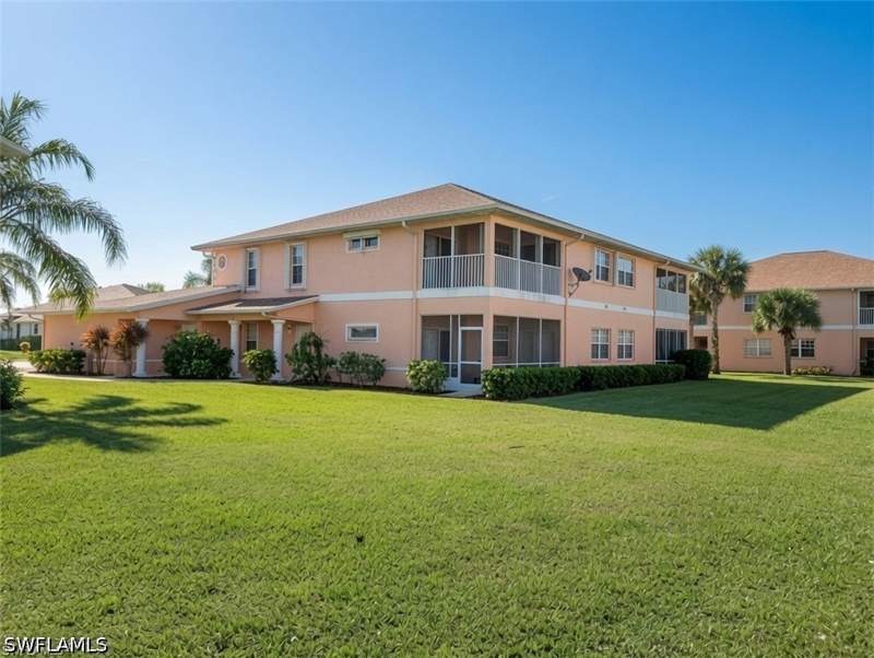 3 bedroom Townhouse at 20068 Lake Vista Cir N 2D, Kings Green, Lehigh Acres — photo 3