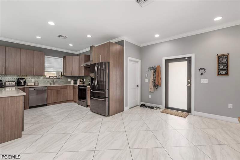 4 bedroom SingleFamilyResidence at 2360 Burton Ave, Fort Myers Villas, Fort Myers — photo 2