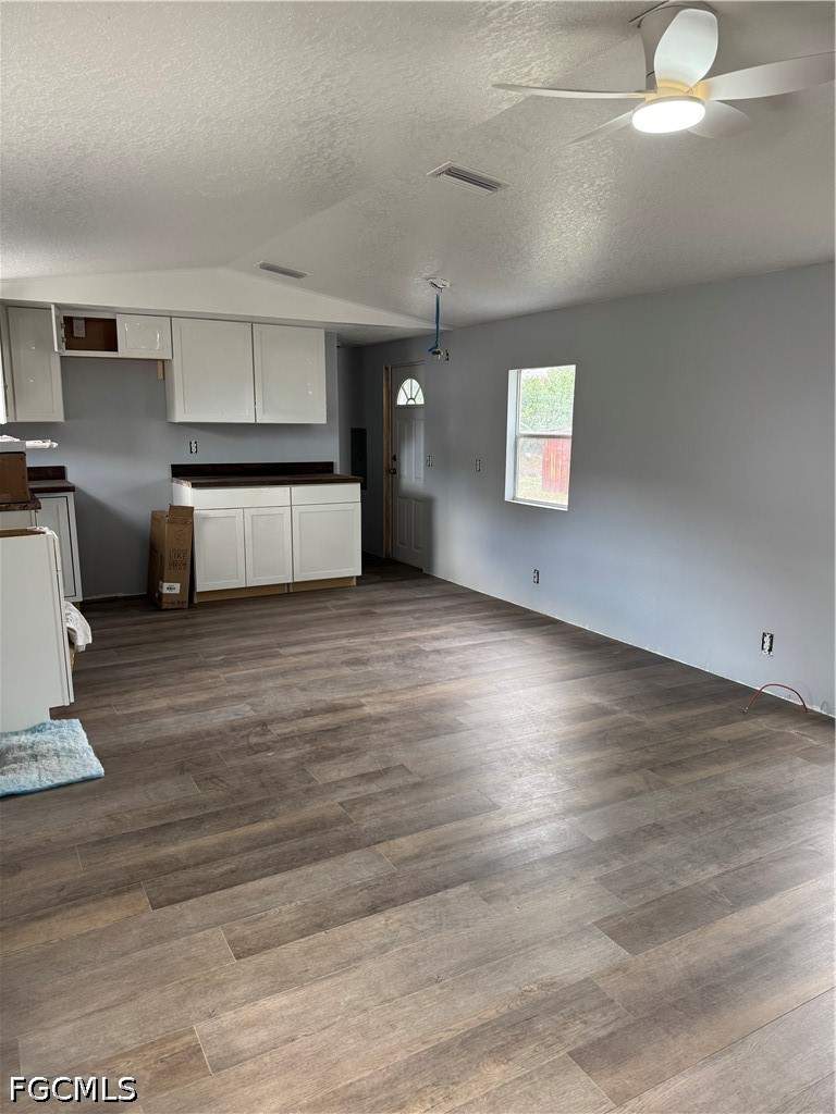 3 bedroom ManufacturedHome at 26677 Stardust Dr, Leitner Creek Manor, Bonita Springs — photo 3