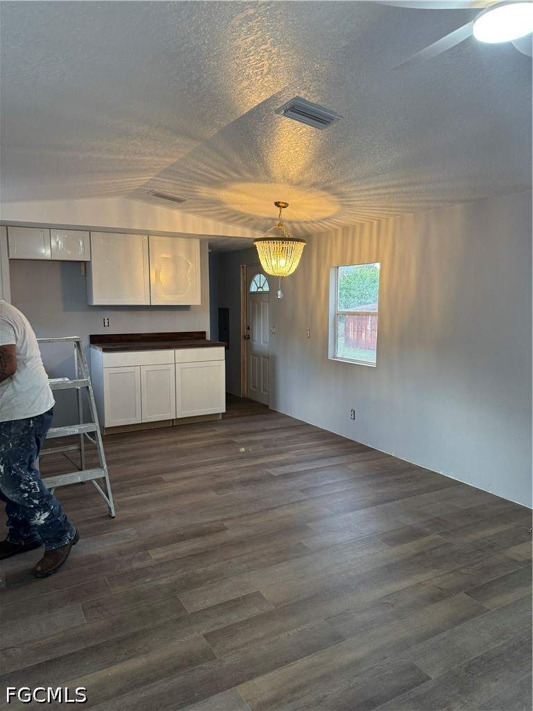 3 bedroom ManufacturedHome at 26677 Stardust Dr, Leitner Creek Manor, Bonita Springs — photo 4